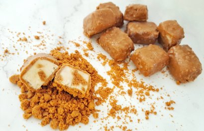 גלידוניות לוטוס טבעוניות עם גבינת שמנת משומשו